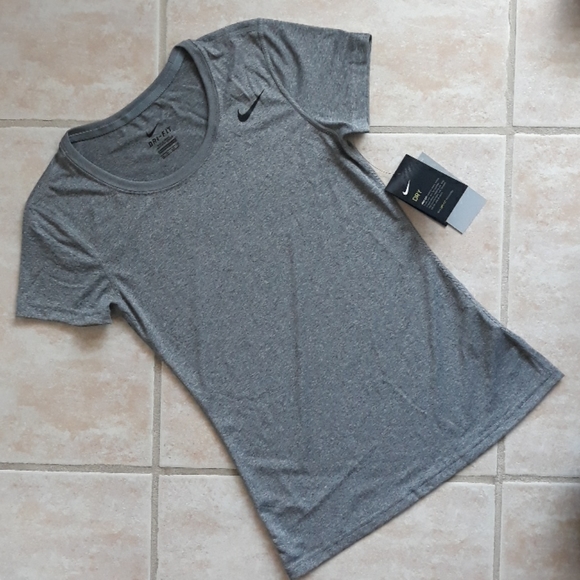 Nike Tops - Nike dri-fit ladies top